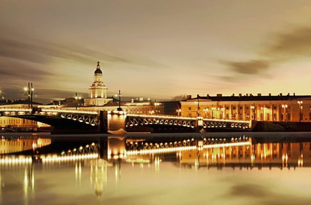 Санкт найт. Белые ночи Санкт-Петербург. White Nights in St Petersburg. Белые ночи в Москве. Петергоф белые ночи.